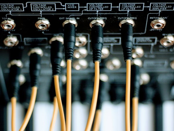 Quels sont les avantages des onduleurs modulaires pour les environnements de cloud computing?